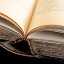 aufgeschlagenes Buch